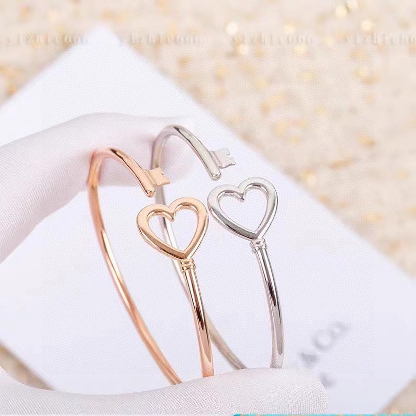 T Heart Key Wire Bracelet