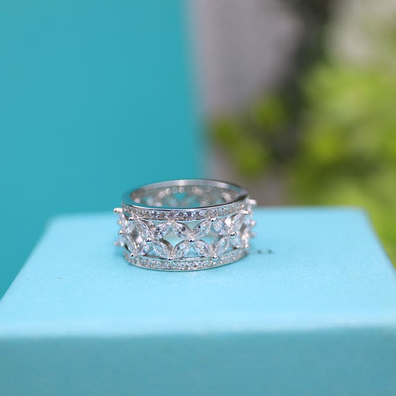 T Victoria  Ring