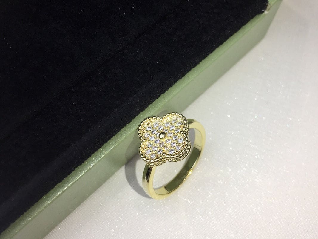 Vintage Alhambra Diamonds Ring