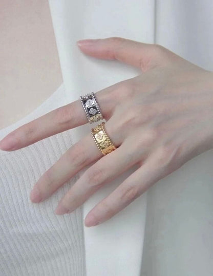 Perlée Clovers Ring, Medium Model