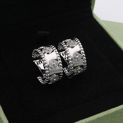 Perlée Clovers Hoop Earrings
