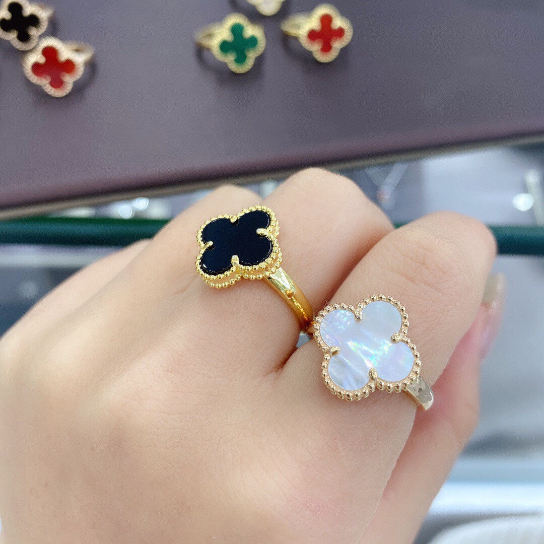 Magic Alhambra Clover Ring