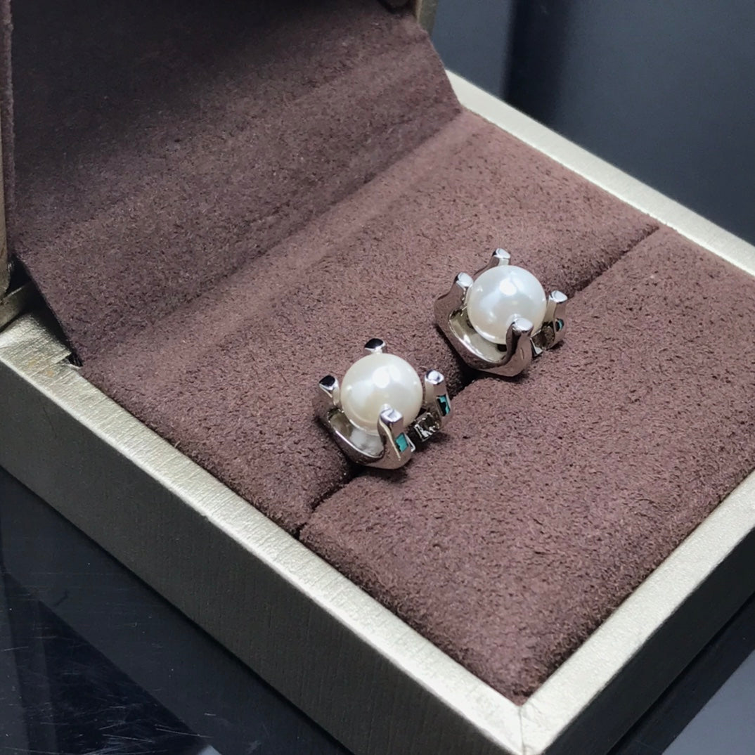 C De Earrings