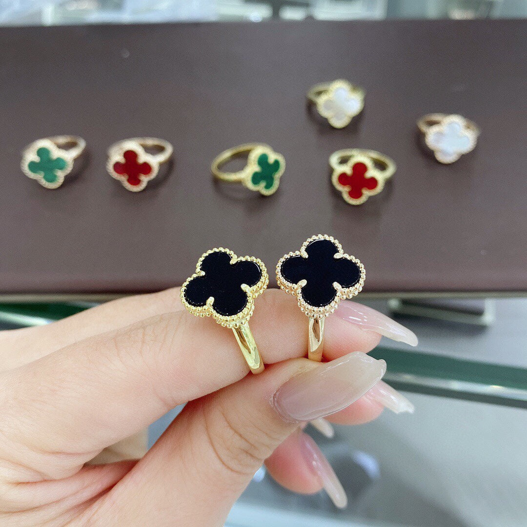 Magic Alhambra Clover Ring