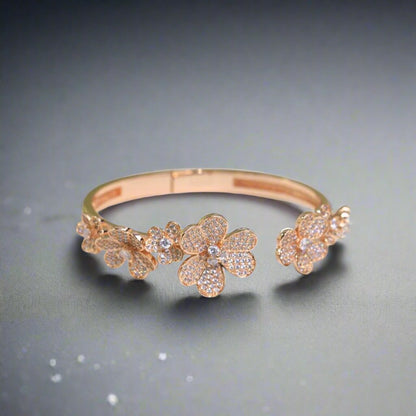 Frivole 7 Flowers Diamonds Open Bracelet