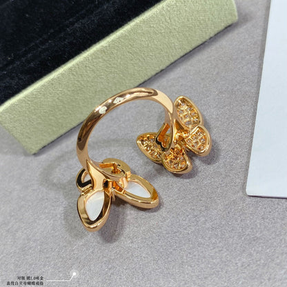 Two Butterfly Between the Finger Pearl Ring